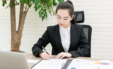 上高铁学校一年多少钱学费一般多少(高铁学校学费多少招生条件有哪些)