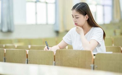 大四上学期可以考公务员吗应届生考国考有什么优势(大四上学期可以报考公务员考试吗)