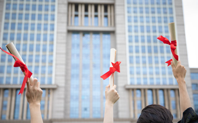 中专学历怎么参加成人高考能直接报名吗(中专生参加成人高考)