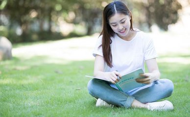 三本大学一年学费多少钱(三本大学一年学费)