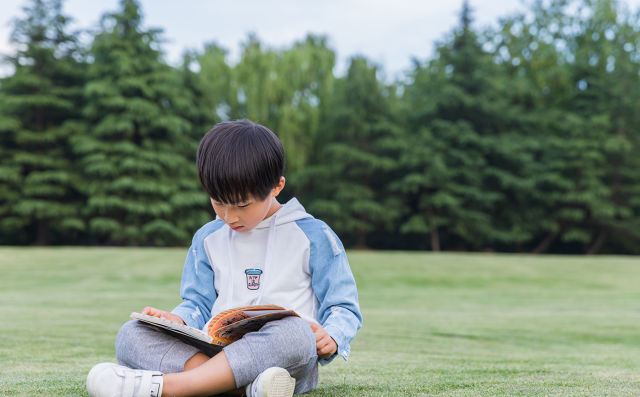 高中生如何选择学文科还是理科(高中生如何选择学文科还是理科好)