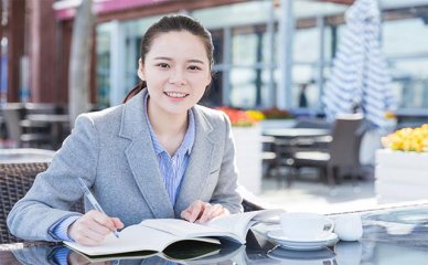 生日蛋糕培训实体店多少钱(学做生日蛋糕去哪里学)