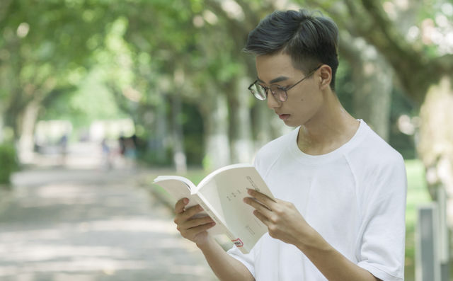 学小语种本子多少钱一套(学小语种的人现在都怎么样了)